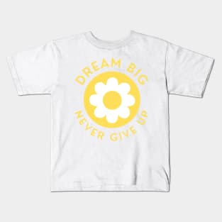 Dream Big Never Give Up. Retro Vintage Motivational and Inspirational Saying. Yellow Kids T-Shirt